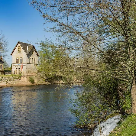 La Noyeraie - D'hotes Bed & Breakfast 3*