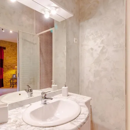 La Noyeraie - D'hotes Bed & Breakfast 3*