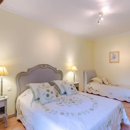 La Noyeraie - D'hotes Bed & Breakfast Saint-Amand-de-Coly