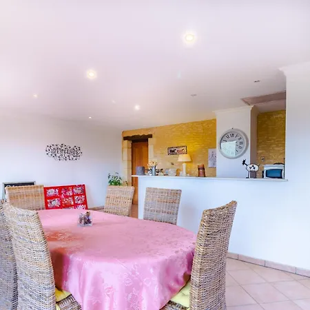 La Noyeraie - D'hotes Bed & Breakfast 3*